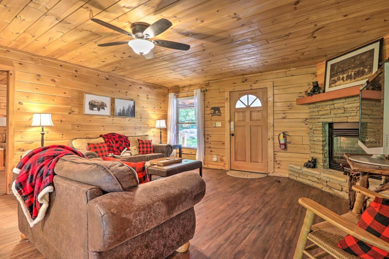Cabin With Deck And Fireplace Less Than 3 Mi To Dollywood! พิเจนฟอร์จ ภายนอก รูปภาพ