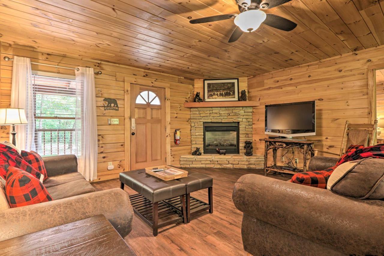 Cabin With Deck And Fireplace Less Than 3 Mi To Dollywood! พิเจนฟอร์จ ภายนอก รูปภาพ
