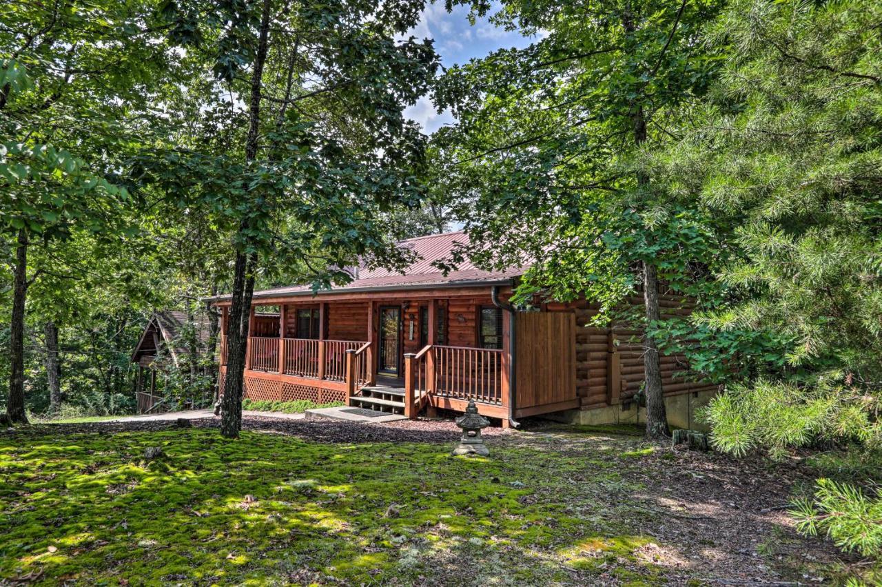 Cabin With Deck And Fireplace Less Than 3 Mi To Dollywood! พิเจนฟอร์จ ภายนอก รูปภาพ