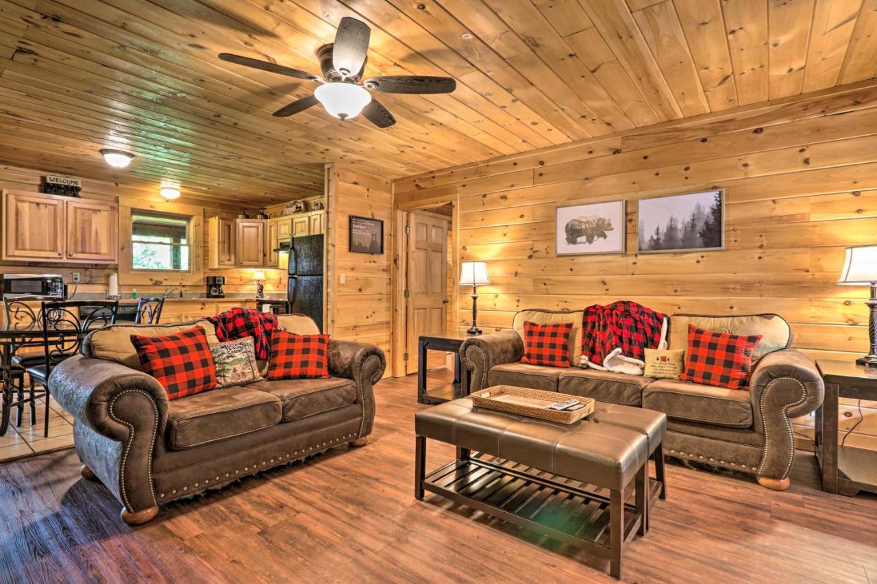Cabin With Deck And Fireplace Less Than 3 Mi To Dollywood! พิเจนฟอร์จ ภายนอก รูปภาพ