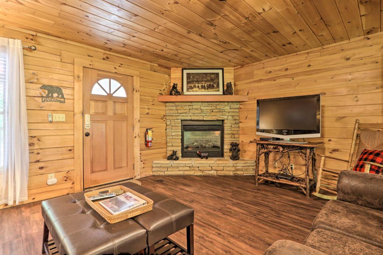 Cabin With Deck And Fireplace Less Than 3 Mi To Dollywood! พิเจนฟอร์จ ภายนอก รูปภาพ