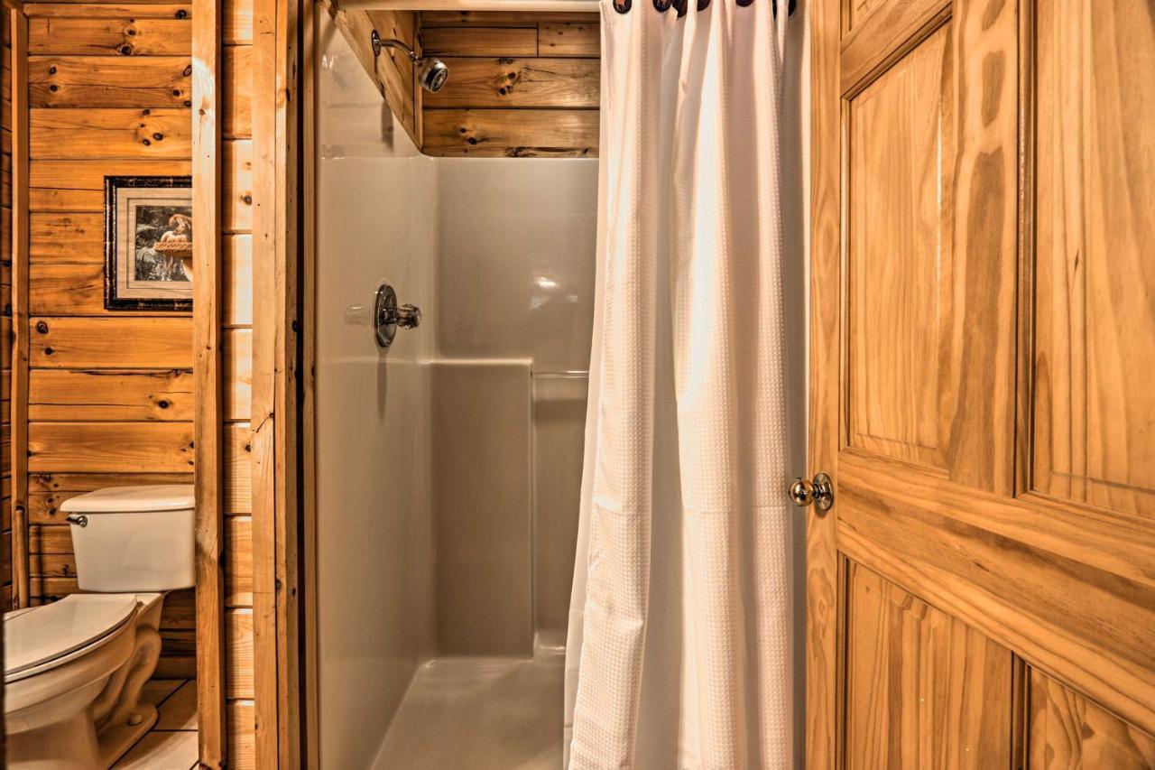 Cabin With Deck And Fireplace Less Than 3 Mi To Dollywood! พิเจนฟอร์จ ภายนอก รูปภาพ