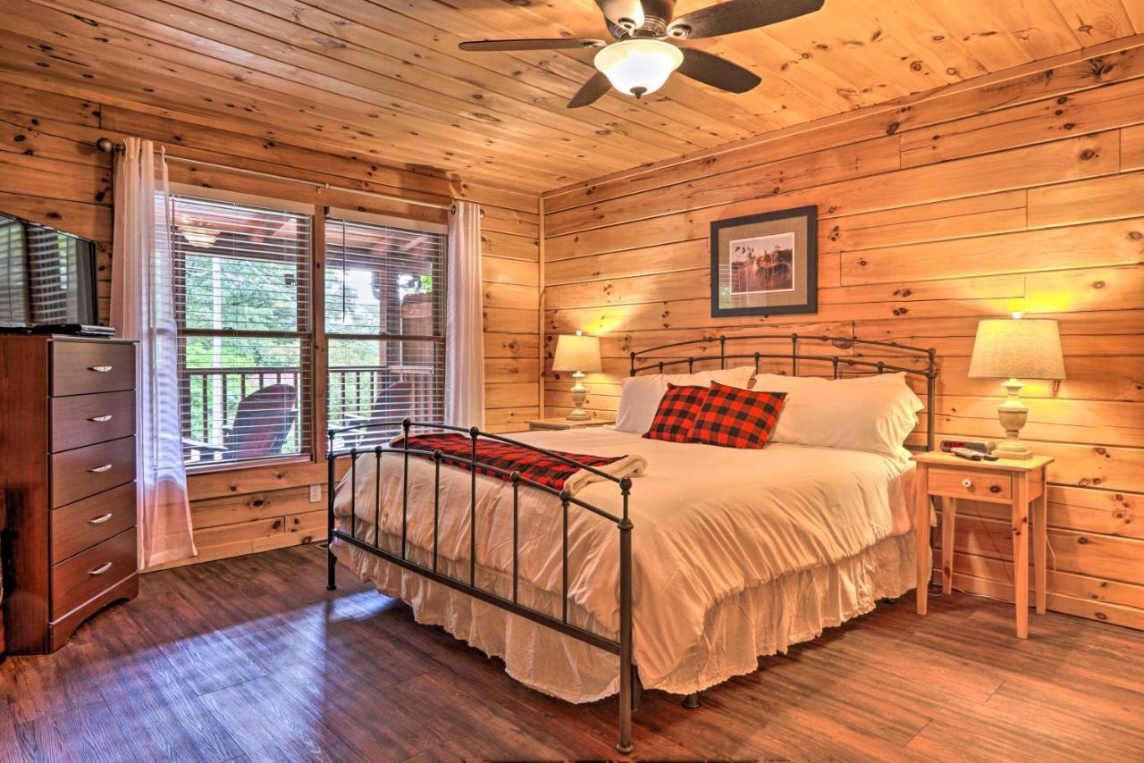Cabin With Deck And Fireplace Less Than 3 Mi To Dollywood! พิเจนฟอร์จ ภายนอก รูปภาพ