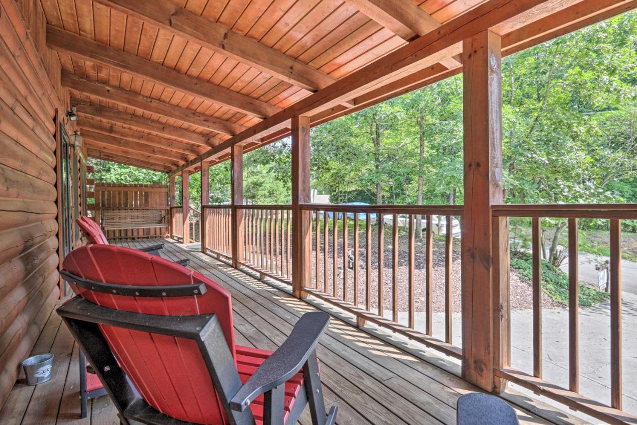 Cabin With Deck And Fireplace Less Than 3 Mi To Dollywood! พิเจนฟอร์จ ภายนอก รูปภาพ