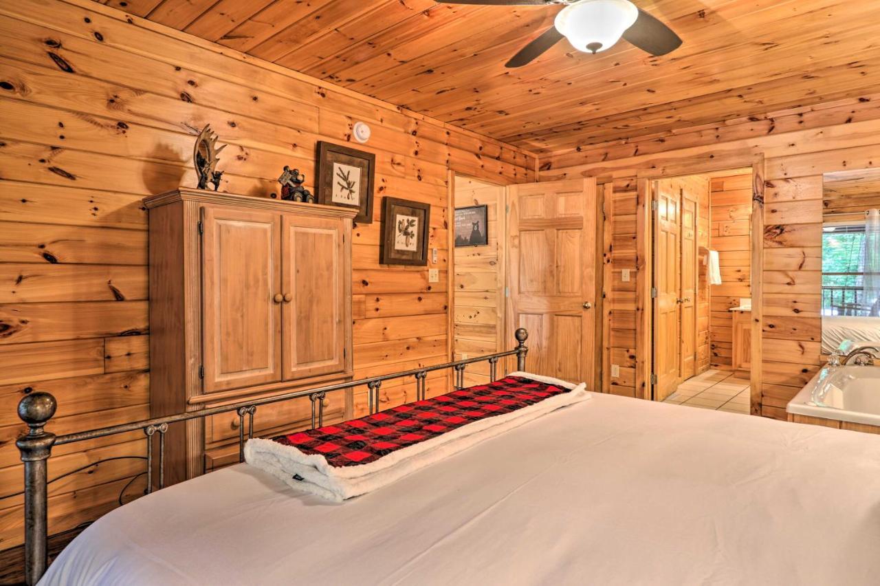 Cabin With Deck And Fireplace Less Than 3 Mi To Dollywood! พิเจนฟอร์จ ภายนอก รูปภาพ
