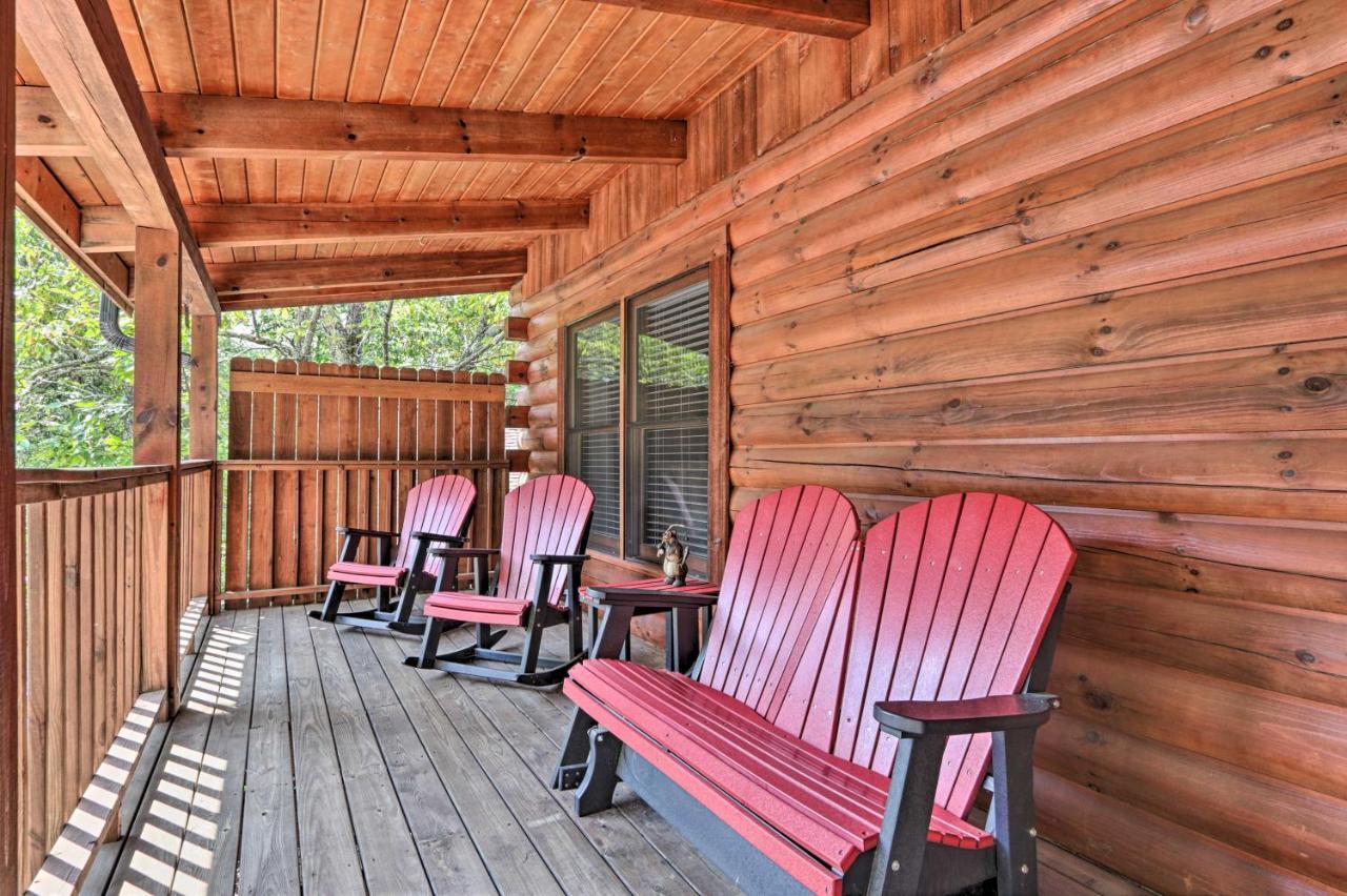 Cabin With Deck And Fireplace Less Than 3 Mi To Dollywood! พิเจนฟอร์จ ภายนอก รูปภาพ
