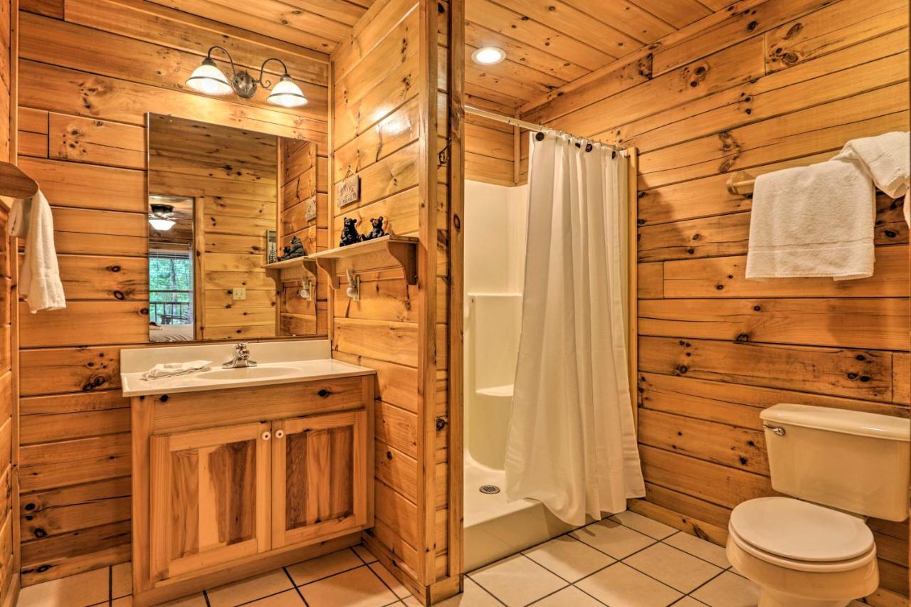 Cabin With Deck And Fireplace Less Than 3 Mi To Dollywood! พิเจนฟอร์จ ภายนอก รูปภาพ
